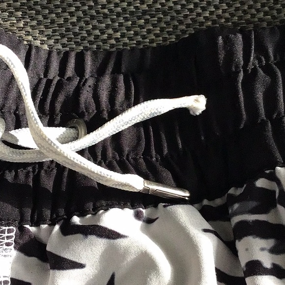 Vuori Clementine Shorts in Floating Palm Leaf - Picture 8 of 10